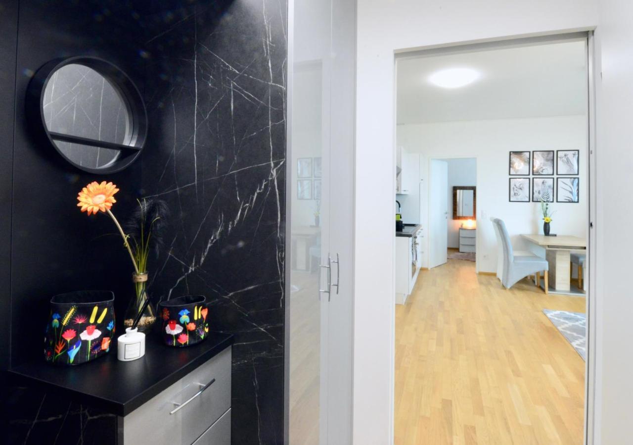 Apartment Skyscraper-feeling With Parking Nearby *