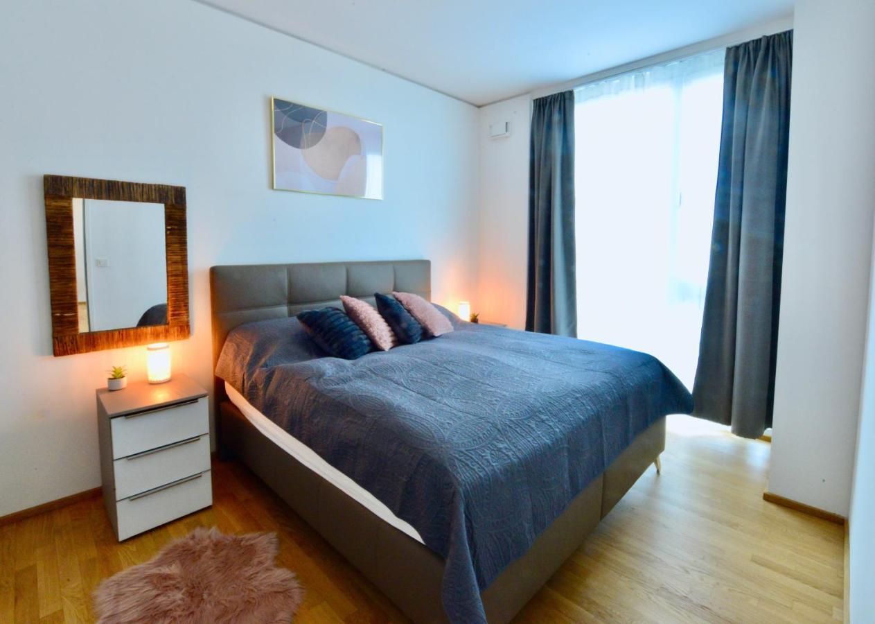 Apartment Skyscraper-feeling With Parking Nearby *